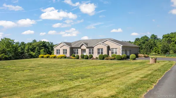 41 Flint RD, Millbrook, NY 12545