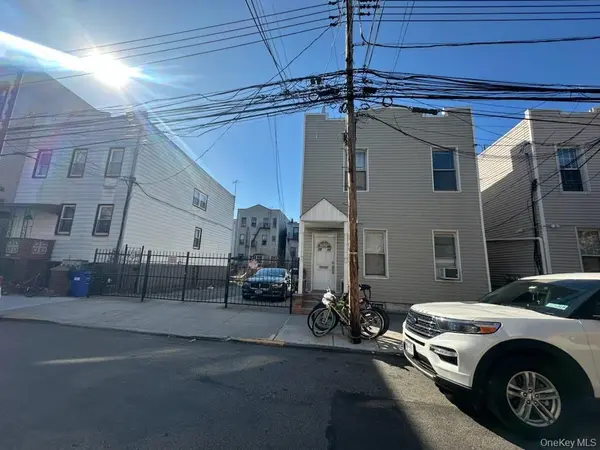 25-44 22 ST, Astoria, NY 11102