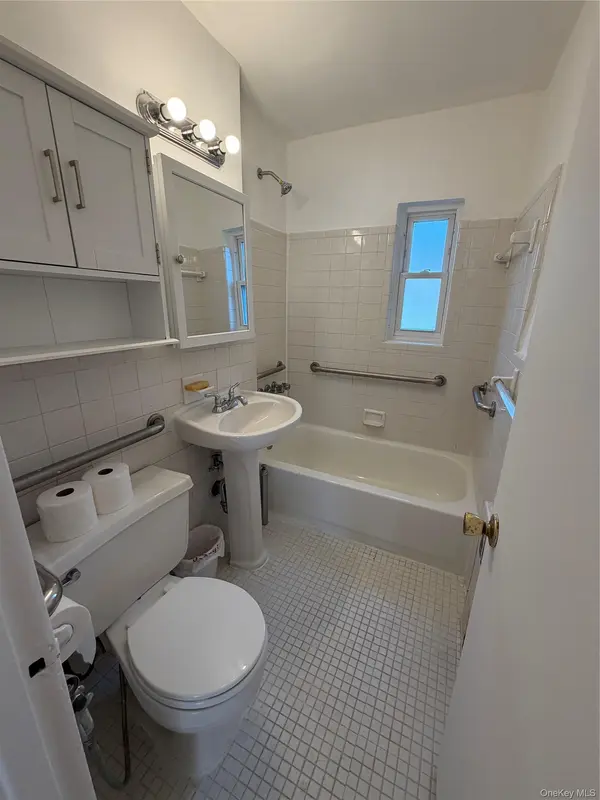 196-61 69th AVE #1, Fresh Meadows, NY 11365