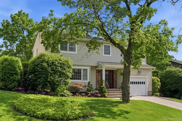 7 Lawrence CT, Syosset, NY 11791