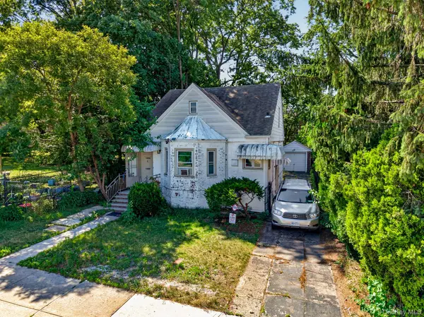 185-06 64th AVE, Fresh Meadows, NY 11365