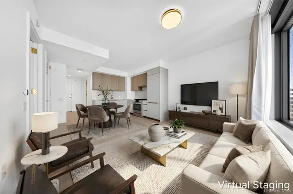 3 Court SQ #5005, Long Island City, NY 11101