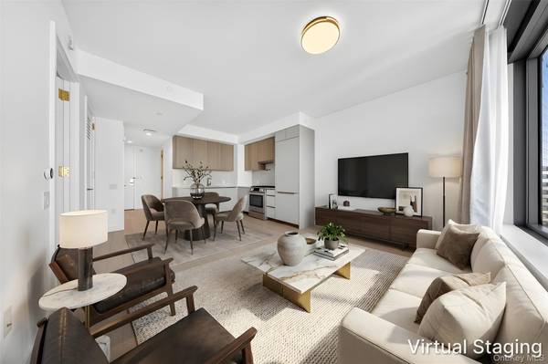 3 Court SQ #5005, Long Island City, NY 11101