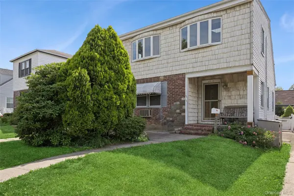 85-16 248th ST, Bellerose, NY 11426