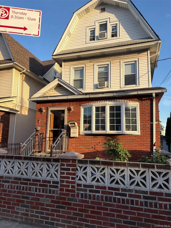 139-52 86th RD, Jamaica, NY 11435