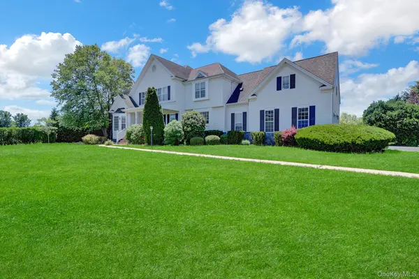 66 Canterbury DR, Wading River, NY 11792