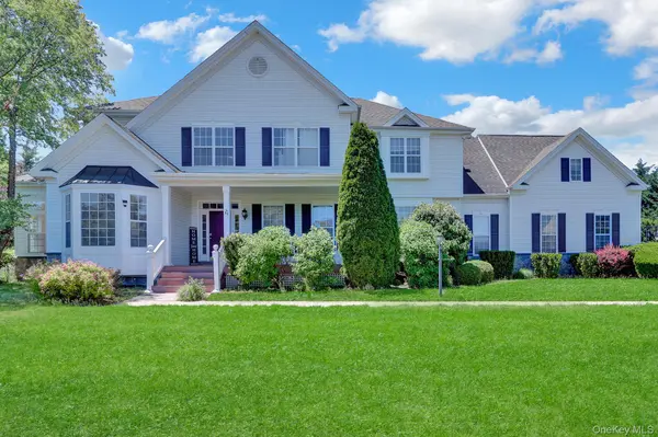 66 Canterbury DR, Wading River, NY 11792
