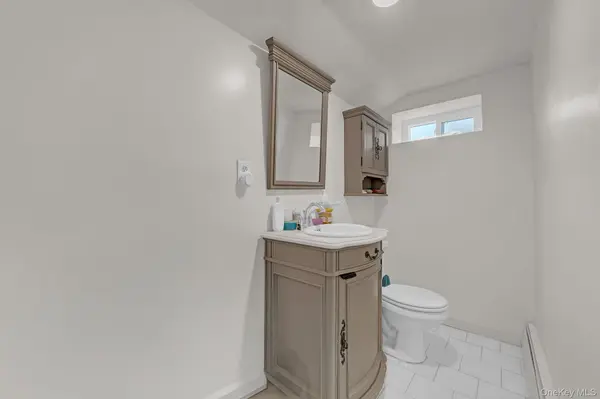 9 Nassau AVE, West Babylon, NY 11704