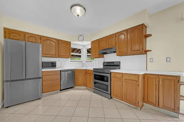 9 Nassau AVE, West Babylon, NY 11704