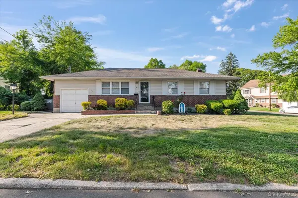 42 Larry DR, Commack, NY 11725