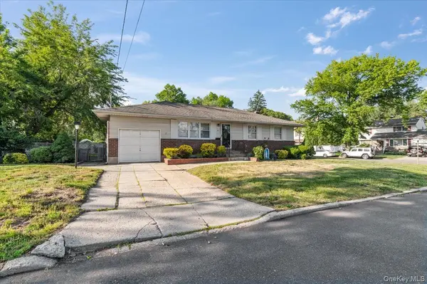 42 Larry DR, Commack, NY 11725