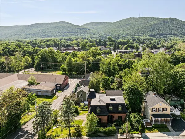 33 Davis ST, Beacon, NY 12508