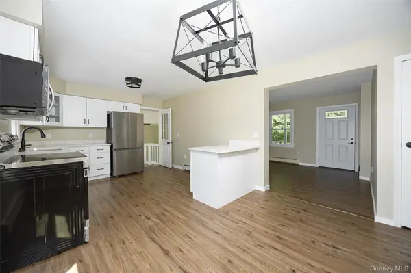 18 Cream ST, Hyde Park, NY 12538