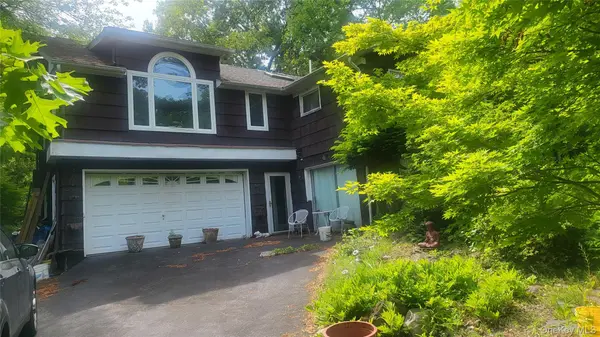 28 Colburn DR, Poughkeepsie, NY 12603