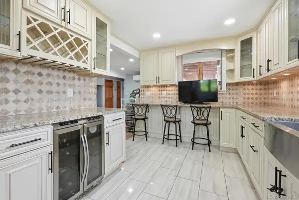 2151 Stewart AVE, Westbury, NY 11590