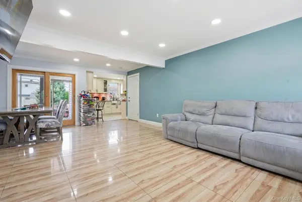 2151 Stewart AVE, Westbury, NY 11590