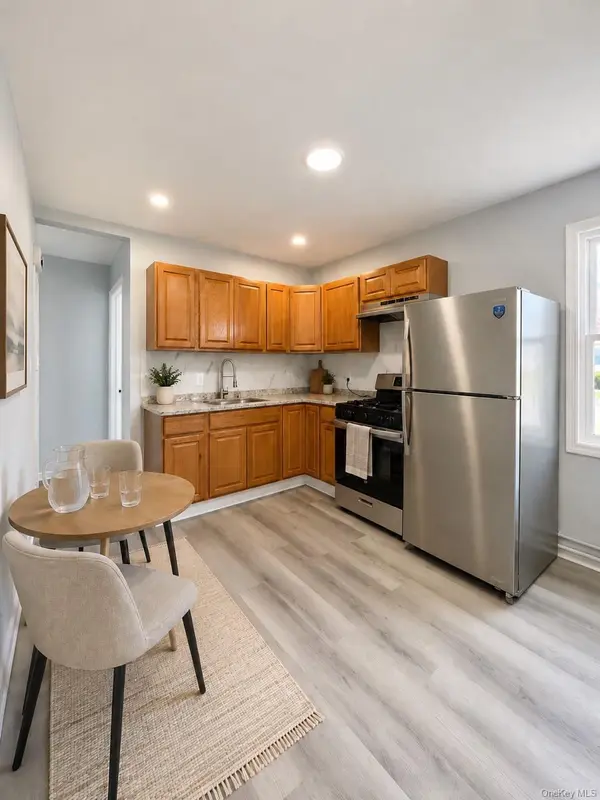 36 Walnut RD, Inwood, NY 11096