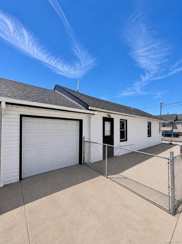 36 Walnut RD, Inwood, NY 11096