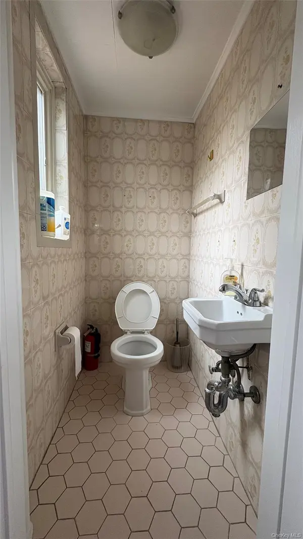 6240 Cromwell CRES, Rego Park, NY 11374