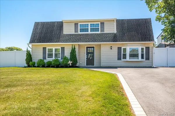 10 Rutgers RD,  Farmingville,  NY 11738