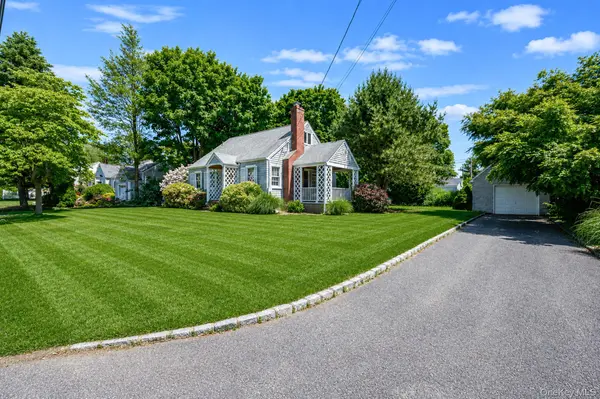 22 Lawrence ST, Greenlawn, NY 11740