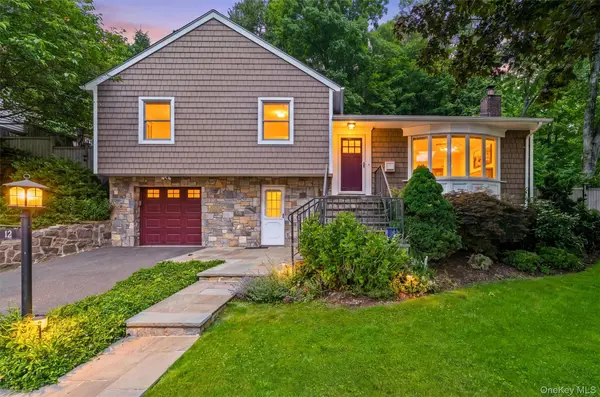 12 Overlook RD, White Plains, NY 10603