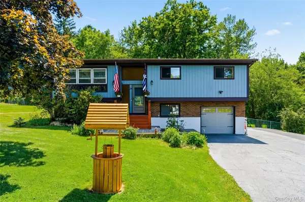 24 Dennis DR, New Hampton, NY 10958
