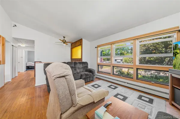 24 Dennis DR, New Hampton, NY 10958