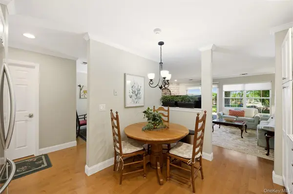 126 Erin LN, East Setauket, NY 11733