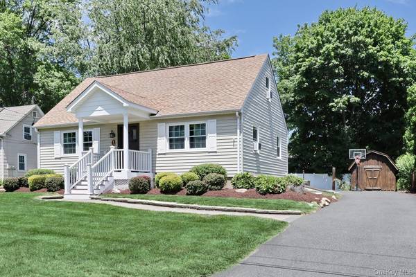 25 Amory AVE, Pearl River, NY 10965