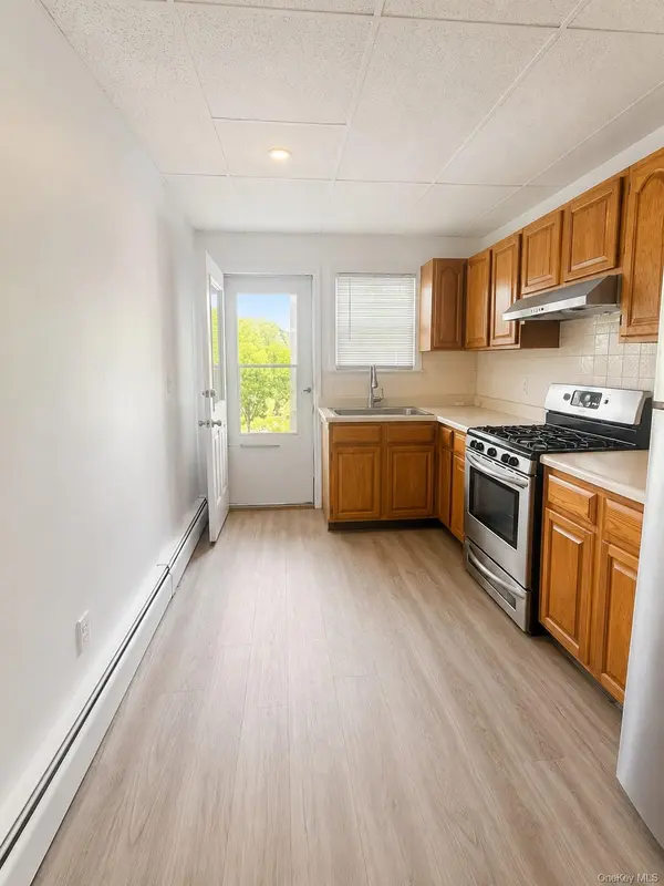45 Hampton RD, Marlboro, NY 12542