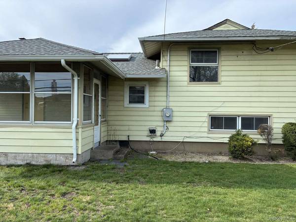 1474 Stephen Marc LN, East Meadow, NY 11554