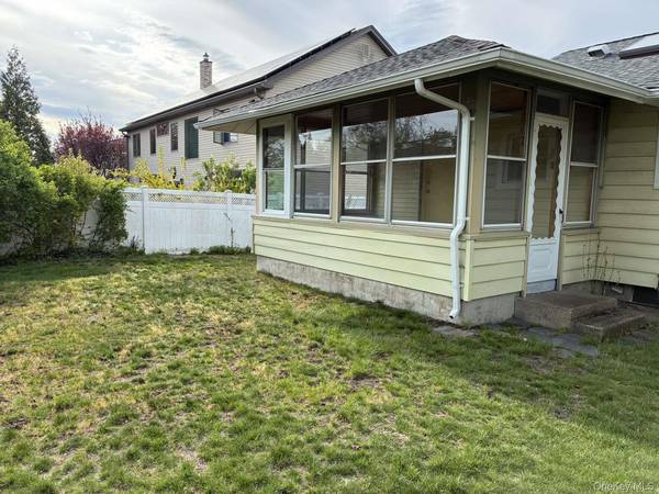 1474 Stephen Marc LN, East Meadow, NY 11554