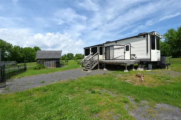 21 Stacey RD, Coxsackie, NY 12051