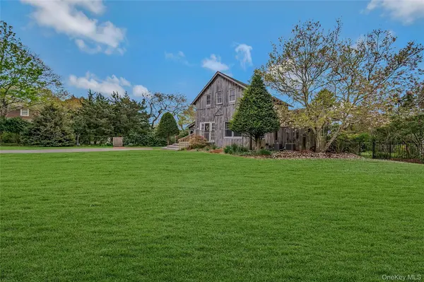 5 Jessup LN, Quogue, NY 11959