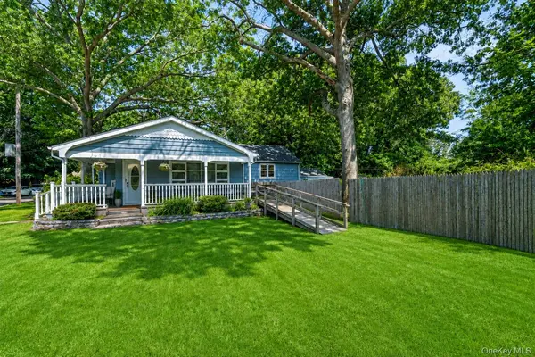 3 Curtis DR, Sound Beach, NY 11789