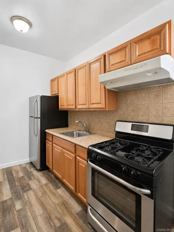 22-48 43rd ST, Astoria, NY 11105