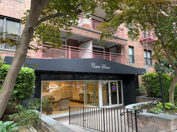 43-25 Douglaston Pkwy #2B, Douglaston, NY 11363