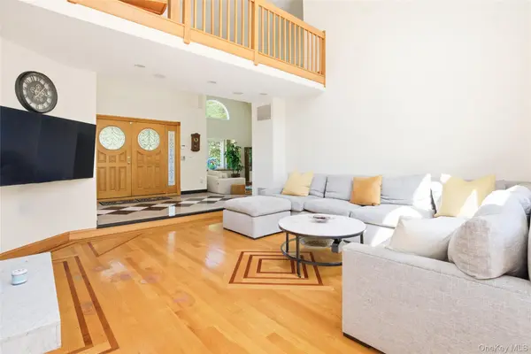 4 Old House LN, Chappaqua, NY 10514