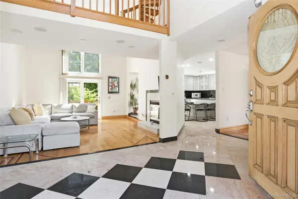 4 Old House LN, Chappaqua, NY 10514