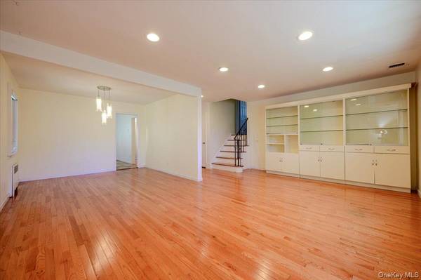567 Oxford RD, Cedarhurst, NY 11516