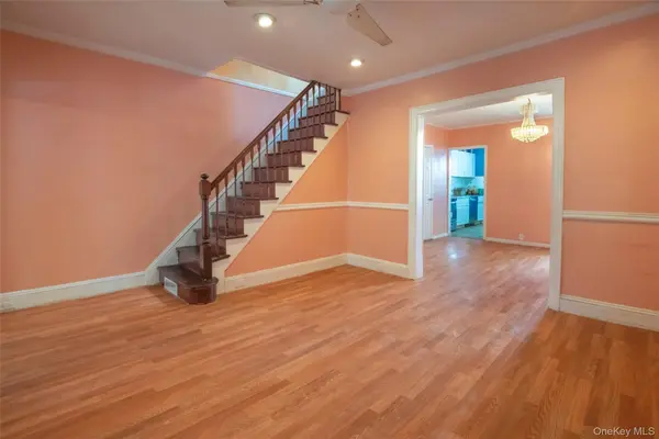 11205 103rd AVE, Richmond Hill, NY 11419