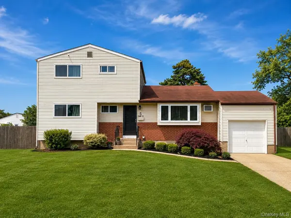 5 Zane CT, Brentwood, NY 11717