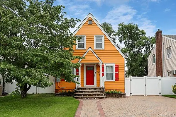 194 Holly AVE, Hempstead, NY 11550