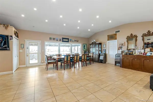 125 Beach 3rd ST, Far Rockaway, NY 11691