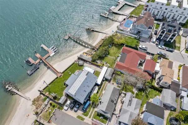 125 Beach 3rd ST, Far Rockaway, NY 11691