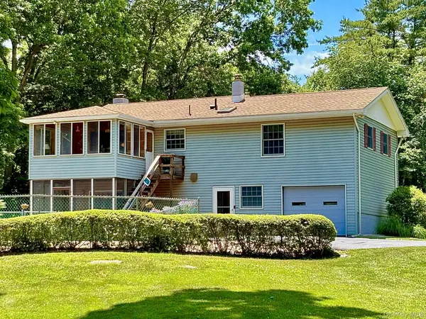 6 Kipsbergen DR, Rhinebeck, NY 12572