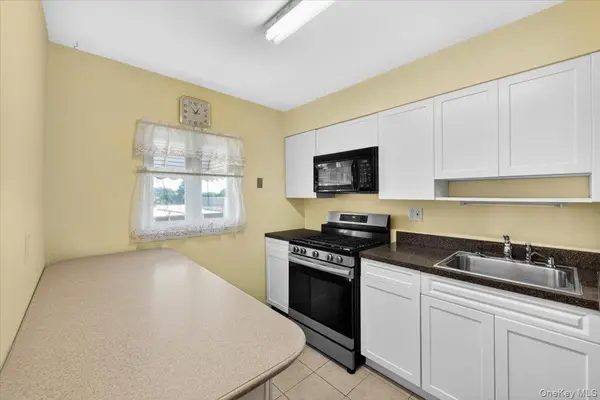 72-41 52 AVE, Maspeth, NY 11378