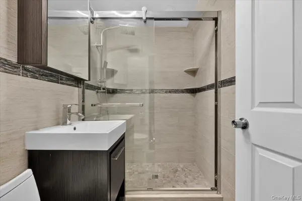 72-41 52 AVE, Maspeth, NY 11378