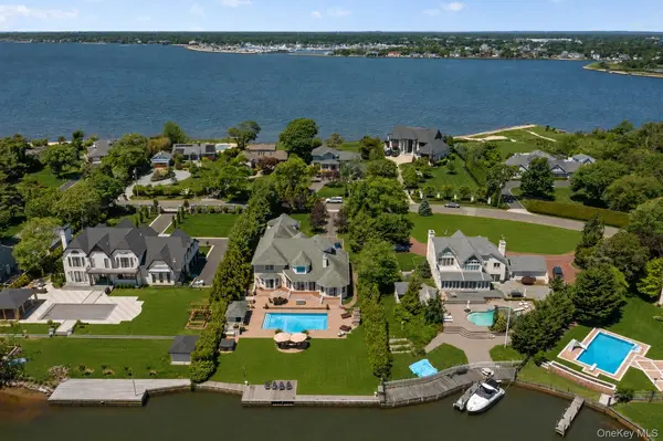 65 W Bayberry RD, Islip, NY 11751